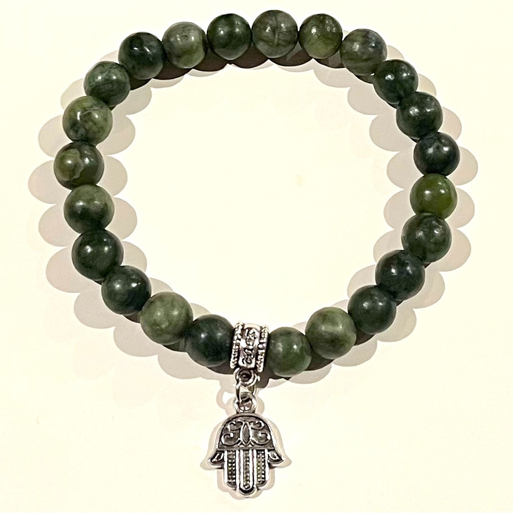Natural Green Jade Crystal Bead Bracelet with Hamsa Charm.  8mm beads. NWOT.